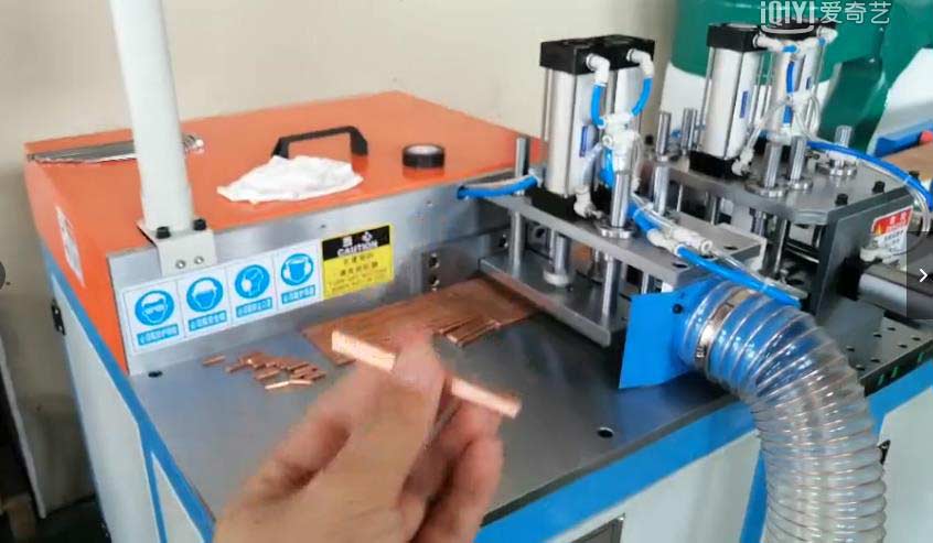 走進銅料全自動切割機鋸切現場-銅材那么貴，你還敢浪費？