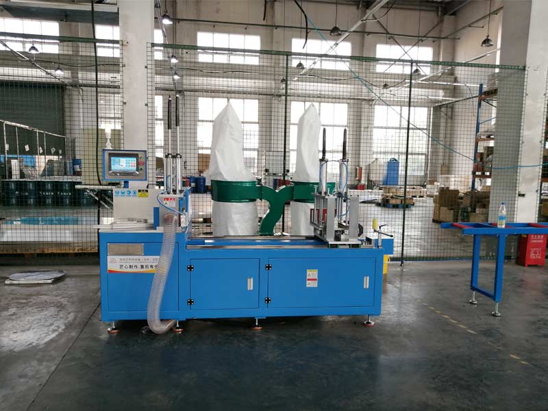 全自動(dòng)切鋁機(jī)交機(jī)到客戶現(xiàn)場(chǎng)