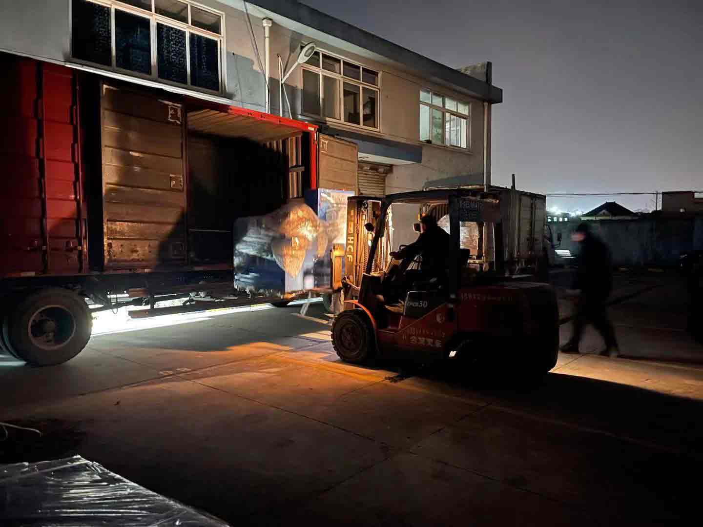 【紹興】鋁型材切割代加工使用的是小型切鋁機(jī)SDY-Q300，立刻找廠家訂購