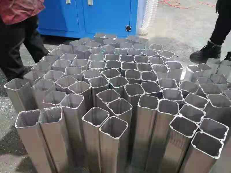 鋁管自動切割機(jī)-可多支鋸切-可切割鋁圓管、方管、薄壁管，型號齊全