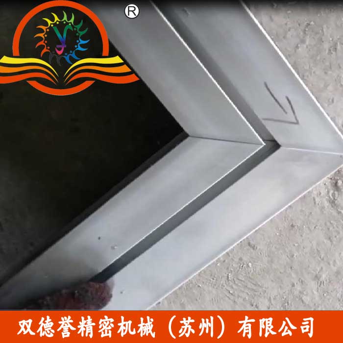 轉(zhuǎn)角度鋁型材切割機(jī)效果圖