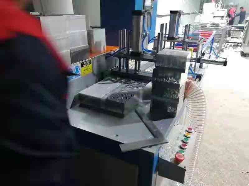 鋁型材散熱器切割最怕毛刺卷邊？帶你走進(jìn)我司客戶現(xiàn)場