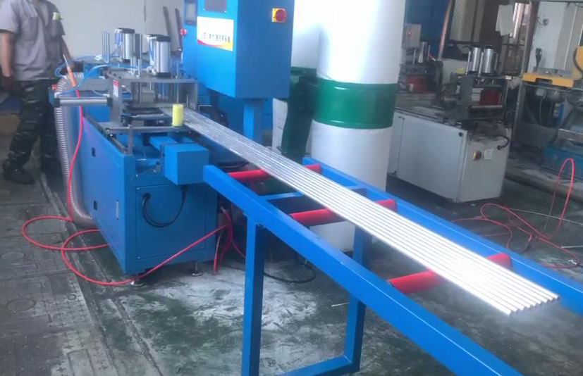 鋁管切割機(jī)-1